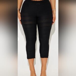 Alice Ruffled Capri Legging - Black Size 1x